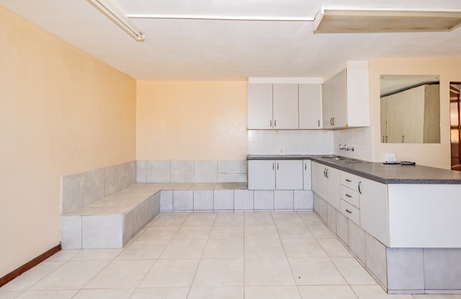 To Let 3 Bedroom Property for Rent in Loevenstein Western Cape